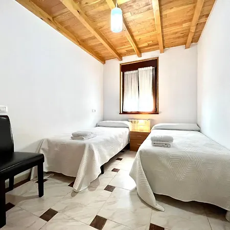 Preciosa Casa Con, Wifi, Bbq Y Terraza En Finca Compartida En *